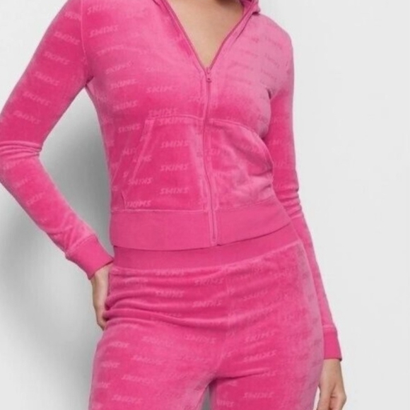 SKIMS pink velour tracksuit - Picture 2 of 12